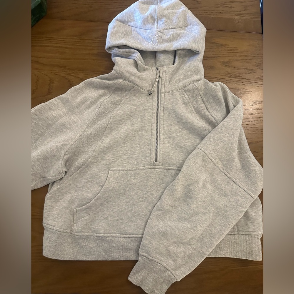 Lululemon Scuba Hoodie - Grey Size M/L (Barely Worn)